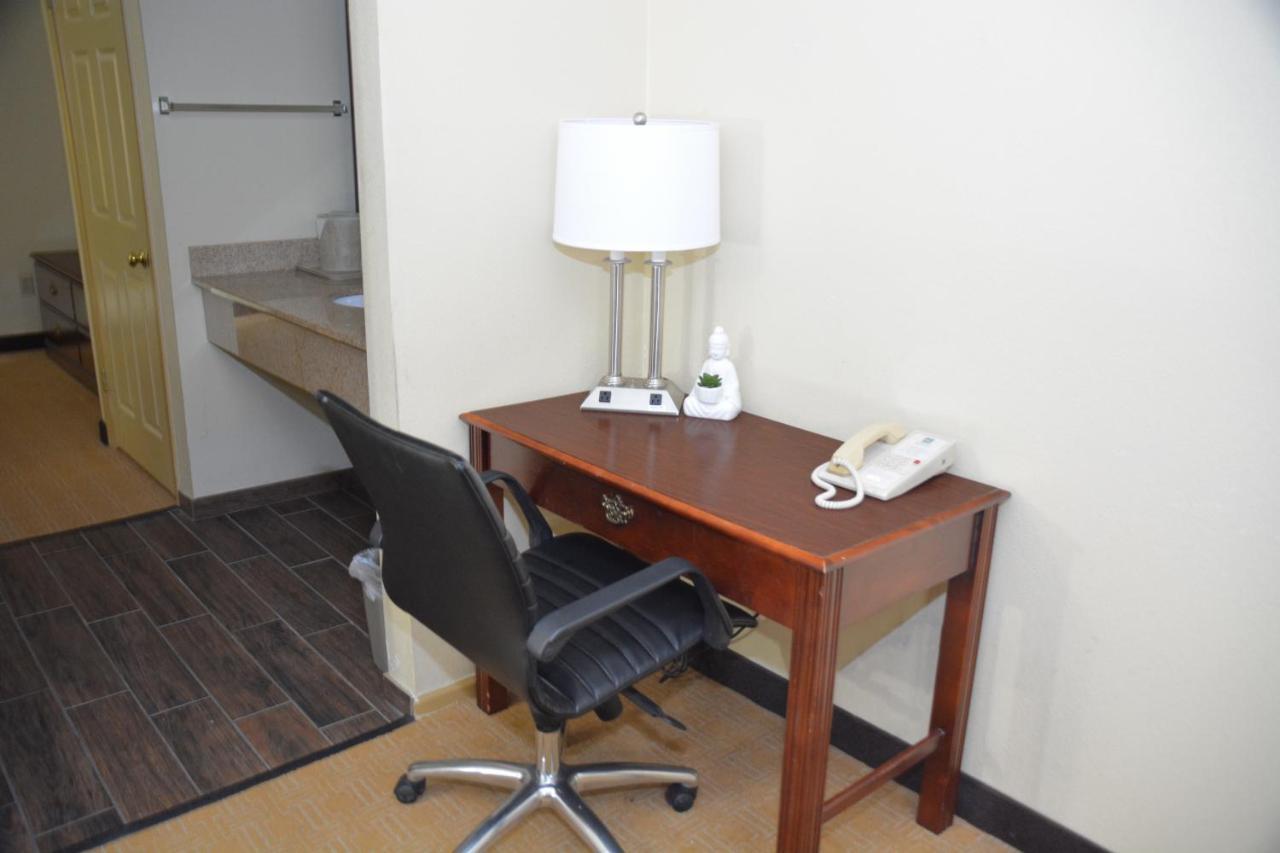 Quality Inn & Suites ดับลิน ภายนอก รูปภาพ