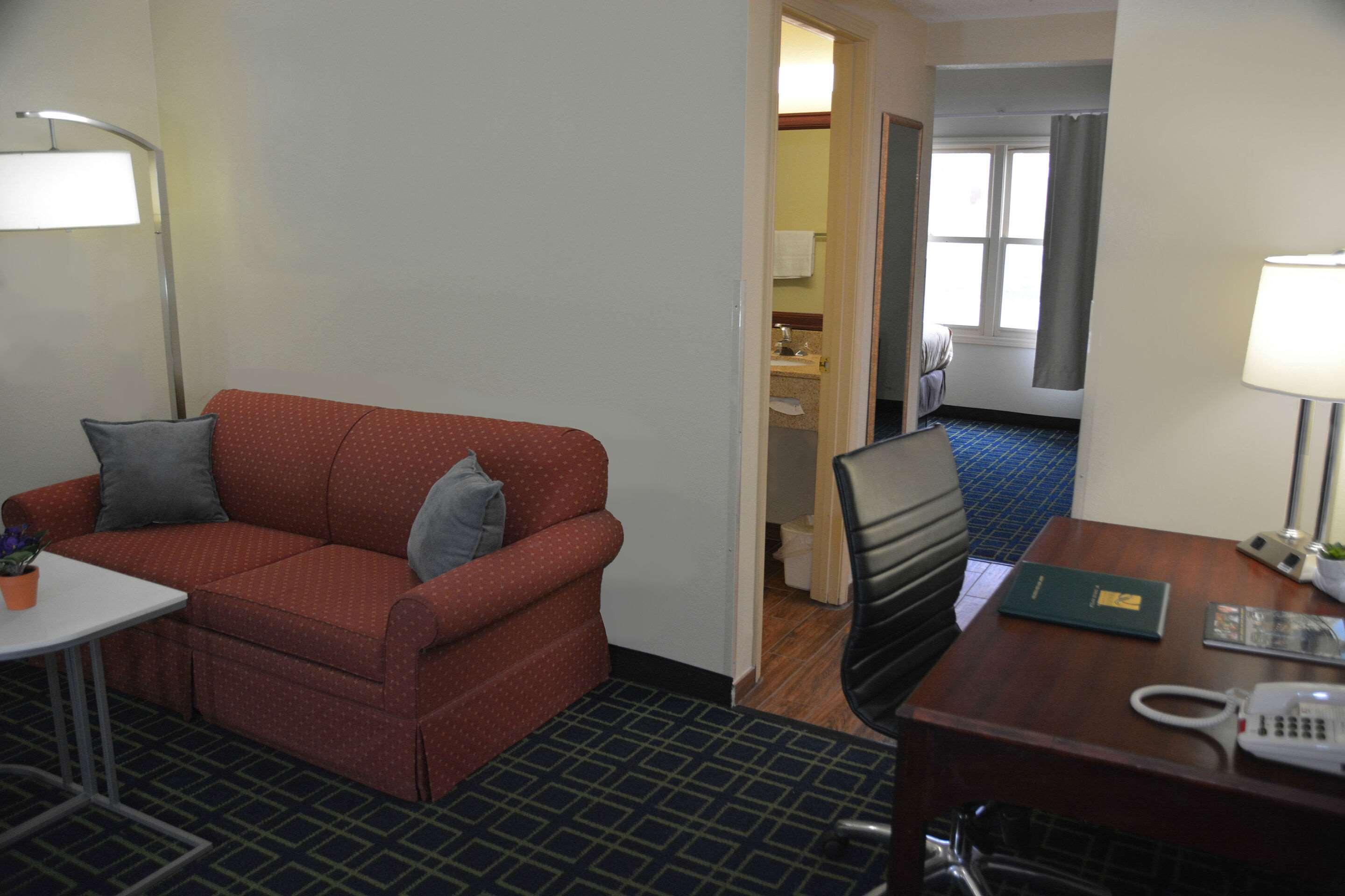 Quality Inn & Suites ดับลิน ภายนอก รูปภาพ